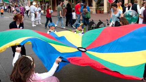 gty disney dm 130318 wblog Unescorted Kids Younger Than 14 Banned From Disney Parks